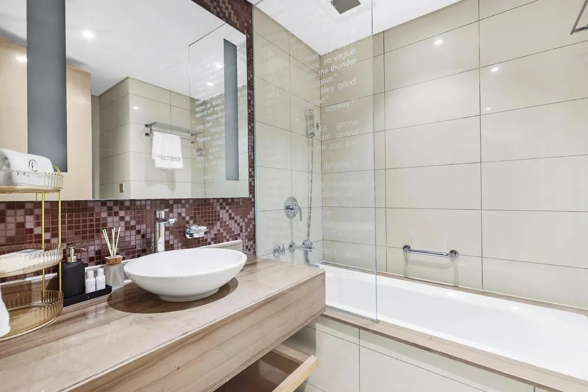 First Class 2Br Ultimate Luxury & Glam Escape Dubai Apartment