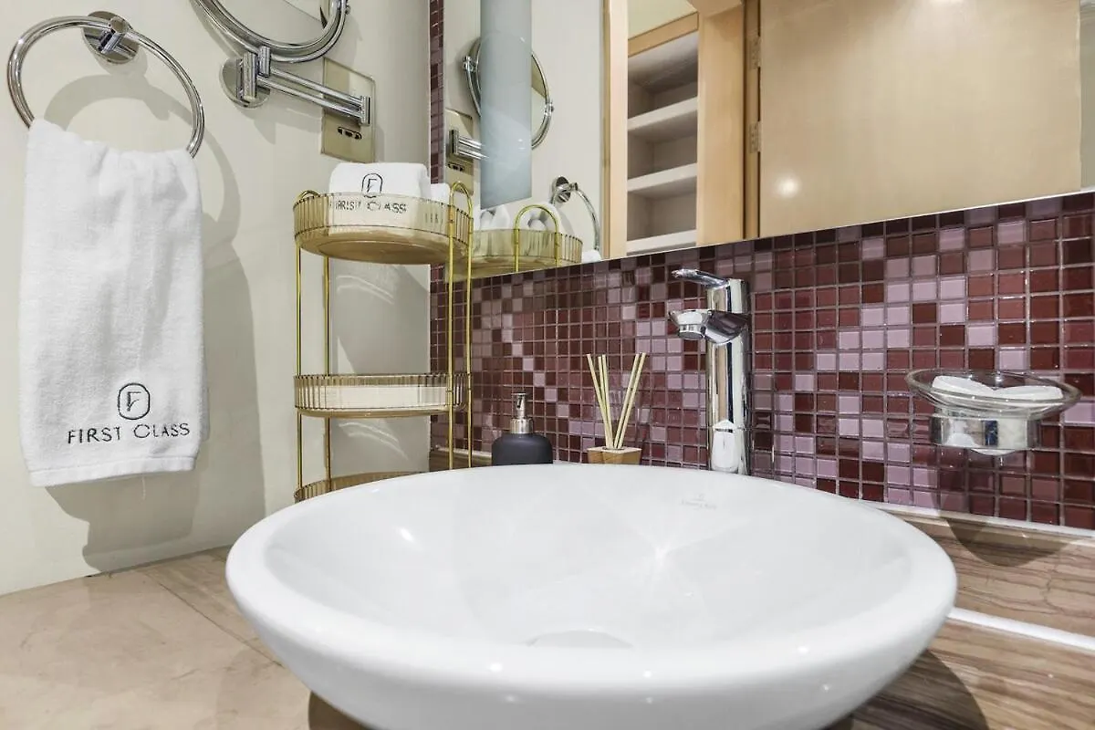 First Class 2Br Ultimate Luxury & Glam Escape Dubai Apartment